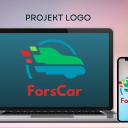 Web_Design_Studio - Ekran laptopa i smartfona wyświetlają identyczny projekt logo 'ForsCar' z dynamicznym symbolem auta w kolorach czerwonym, zielonym i niebieskim, umieszczonym nad nazwą firmy.