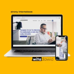 Laptop i smartfon prezentujące responsywną stronę internetową z wizerunkiem mężczyzny w okularach i cytatem Carla Rogersa, na żółtym tle.