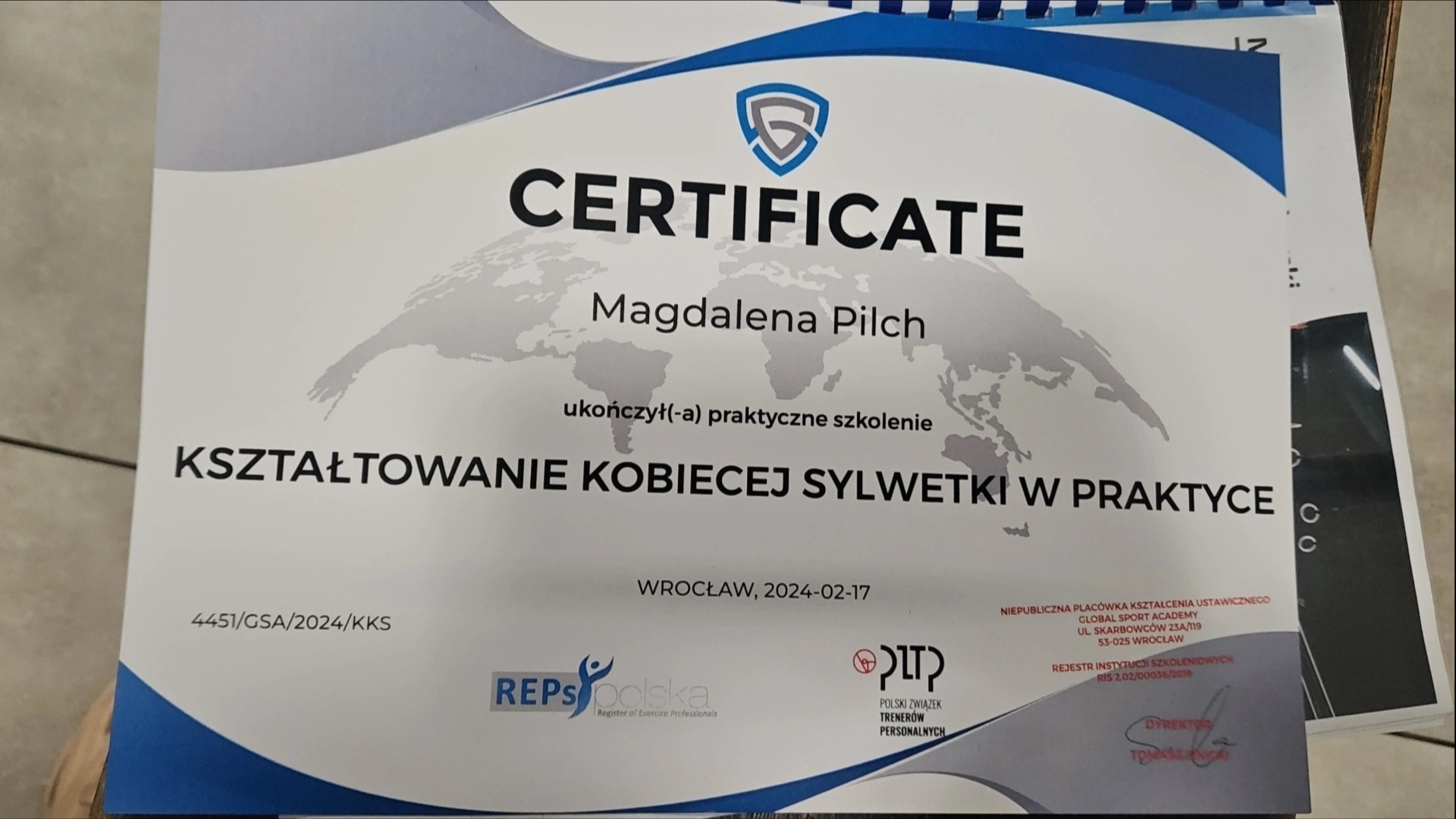 Certyfikat ukończenia szkolenia 'Kształtowanie Kobiecej Sylwetki w Praktyce' dla Magdaleny Pilch, wydany we Wrocławiu 17.02.2024 przez Global Sport Academy.