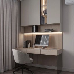 Wawrzyniak Karol - Nowoczesne biurko na wymiar z szarymi szafkami wiszącymi, podświetleniem LED i krzesłem obrotowym na tle zasłony.