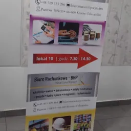 Rozwinięty roll-up reklamowy prezentujący ofertę Kancelarii Podatkowej i Biura Rachunkowego, z danymi kontaktowymi i zakresem usług.