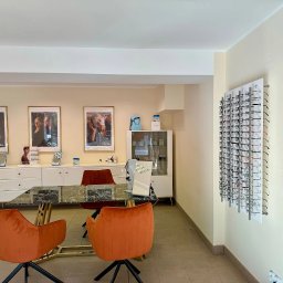 W salonie optycznym Optyk Badura Gliwice znajdziesz idealne szkła i oprawki. Wybierzesz tu okulary progresywne, okulary korekcyjne, okulary z filtrem UV do pracy przy komputerze, okulary ze szkłami MiYOSMART dla dzieci z krótkowzrocznością i wiele innych!