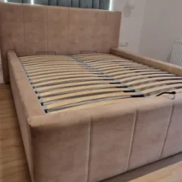 Łóżko tapicerowane. Panele na snianie tapicerowane.