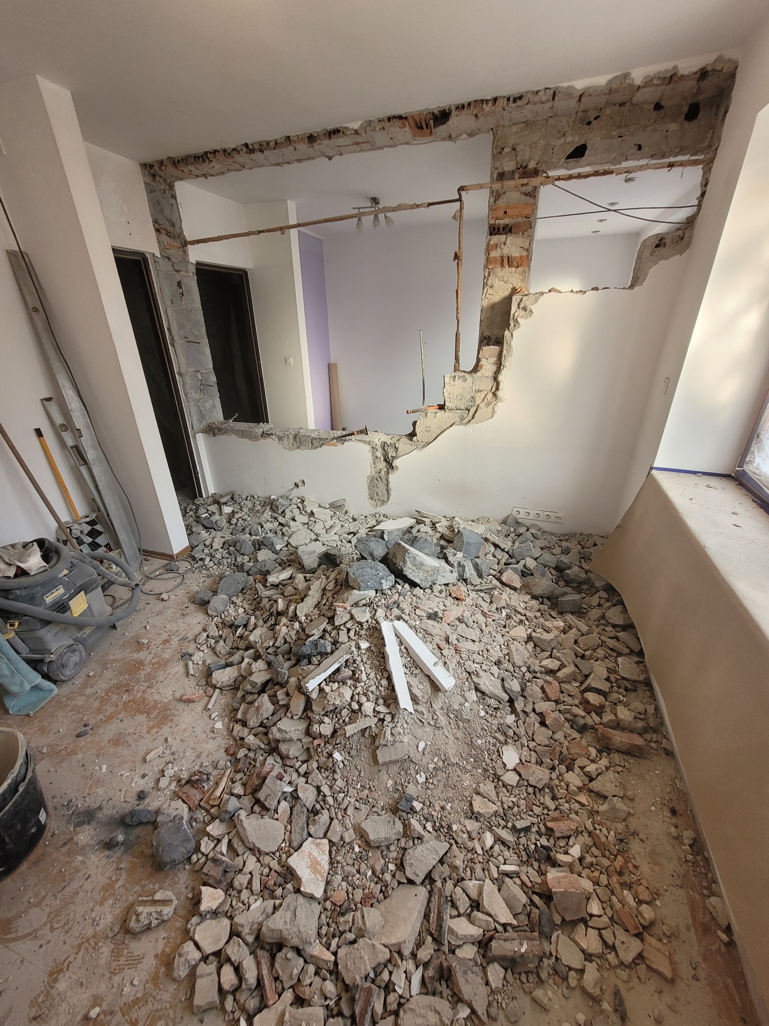 wyburzanie ścian....