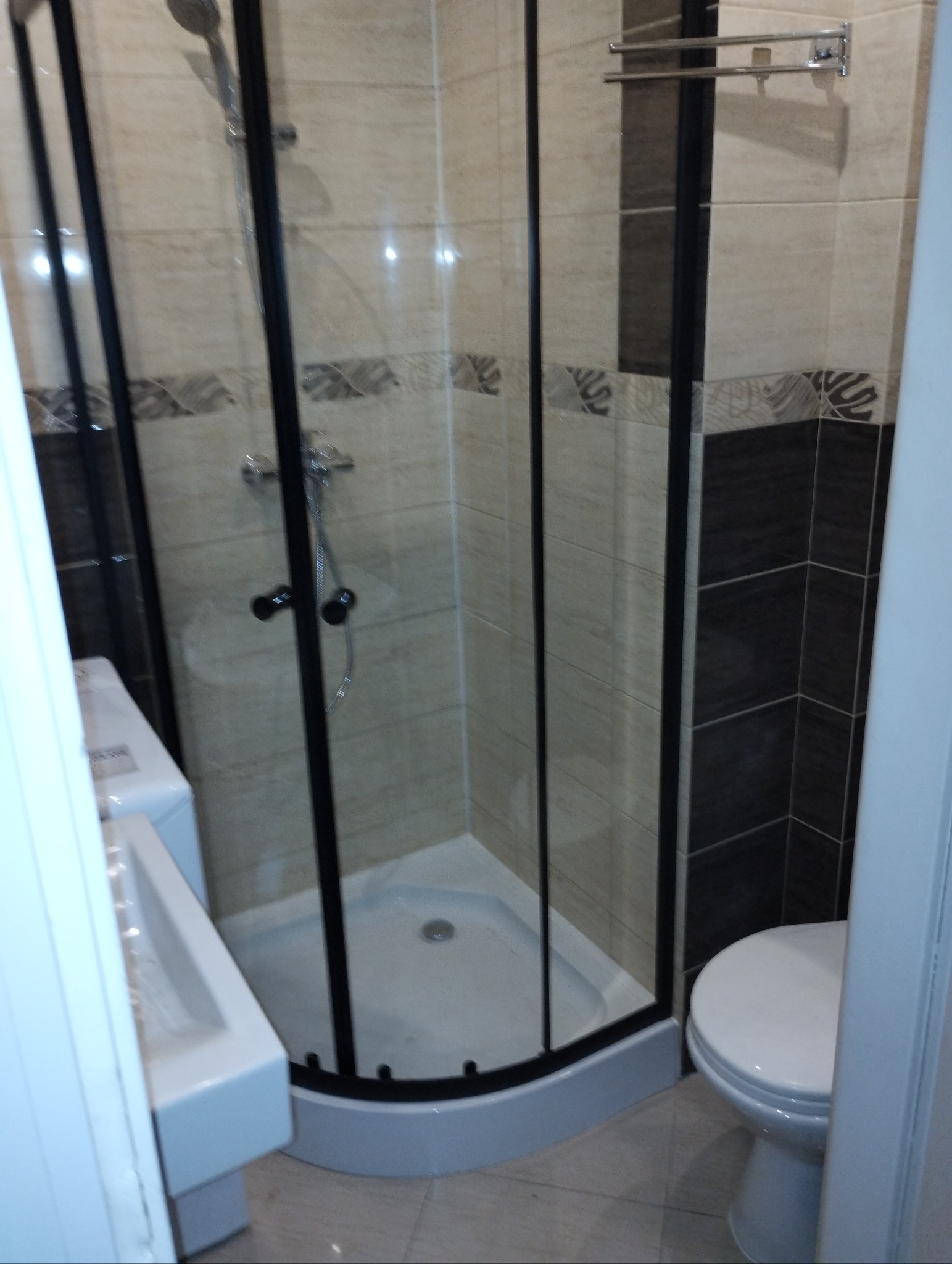 Montaż kabiny prysznicowej z brodzikiem