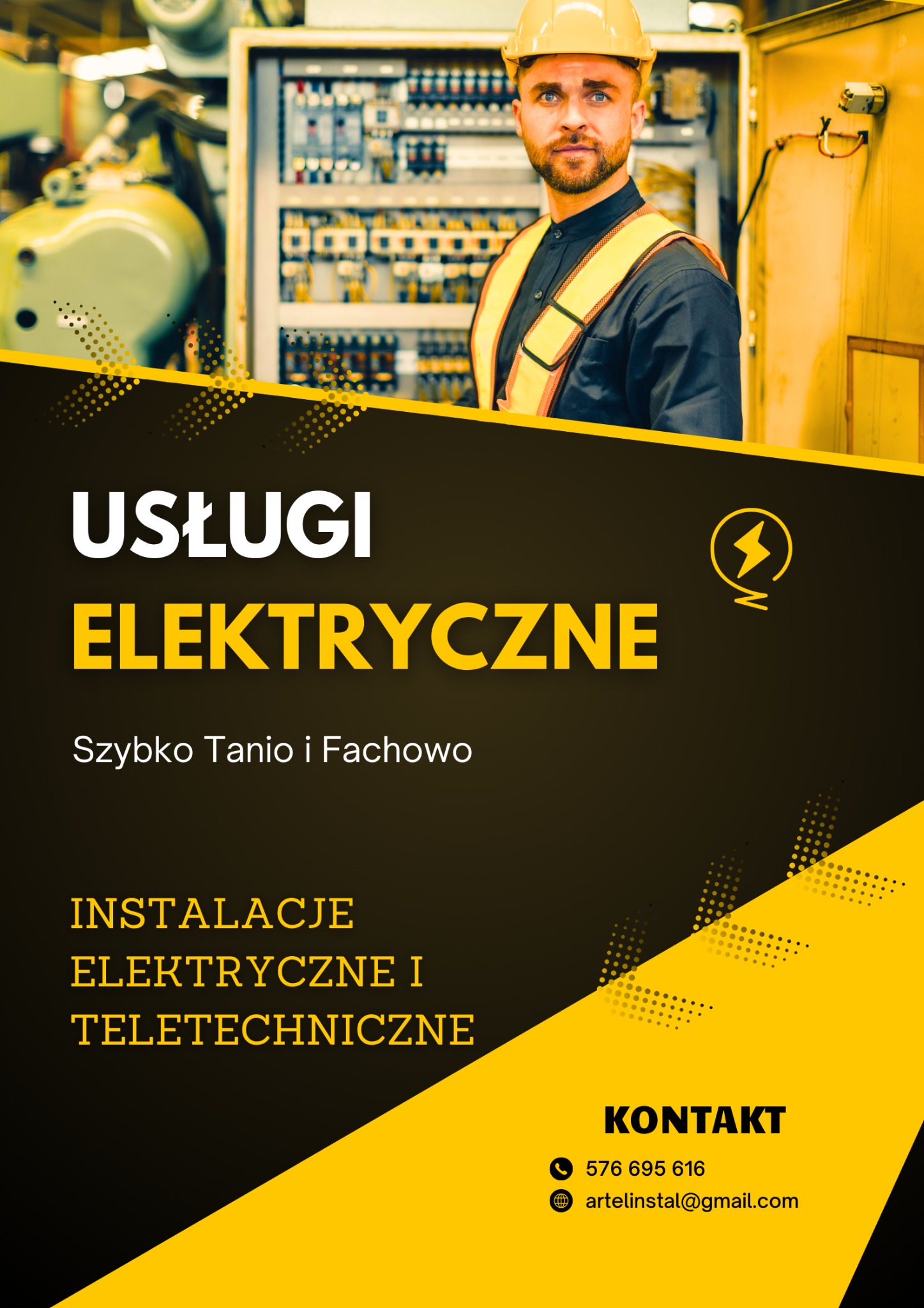 Mężczyzna w kasku i kamizelce odblaskowej stoi przed otwartą szafą sterowniczą z widocznymi elementami elektrycznymi, na tle żółto-czarnego banera reklamowego z napisem 'Usługi Elektryczne'.