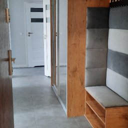 Power Paluch - Szafa na wymiar wraz z miejscem na spoczynek, obuwie i wieszakiem na kurtki