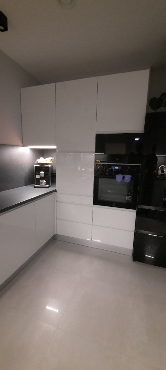 Kuchnia z frontami lakierowanymi