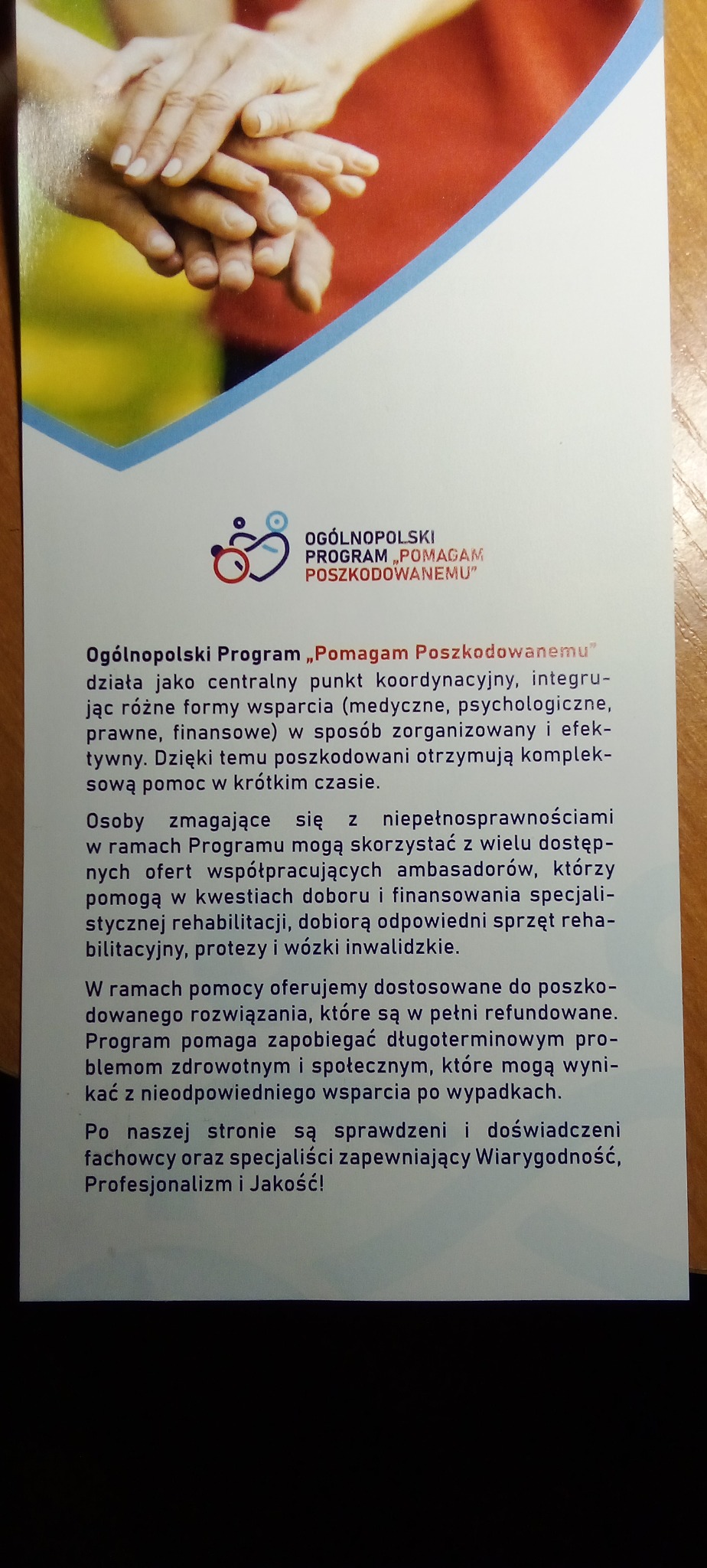 Ulotka informacyjna Ogólnopolskiego Programu Pomagam Poszkodowanemu, oferującego wsparcie medyczne, psychologiczne, prawne i finansowe dla osób z niepełnosprawnościami, z logo programu w górnej...