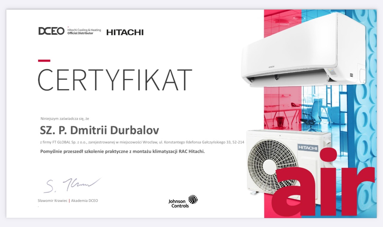 Certyfikat ukończenia szkolenia z montażu klimatyzacji RAC Hitachi, z wizualizacją jednostki wewnętrznej i zewnętrznej klimatyzatora na tle biura i dekoracyjnej ściany.