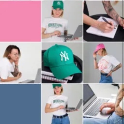 Kobieta z tatuażami w czapce z daszkiem i białej koszulce pracuje na laptopie Acer, siedząc na przezroczystym krześle na jasnym tle.