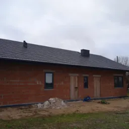 Montaż blachodachówki modułowej.