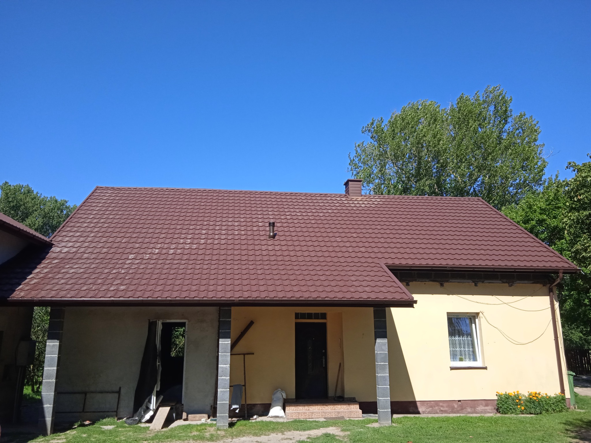 Montaż blachodachówki.