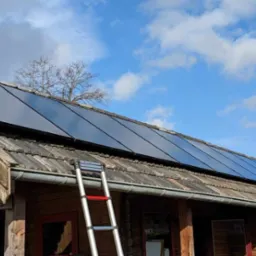 instalacja fotowoltaiczna na 2m skośnym dachu