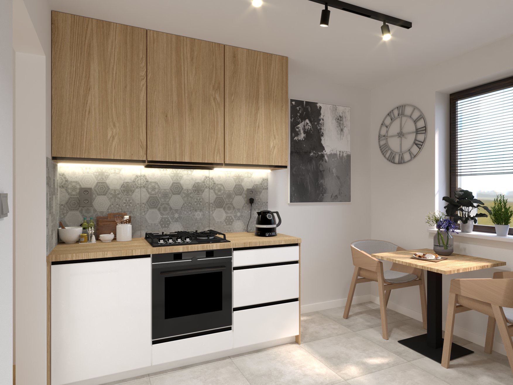 Jasna kuchnia z drewnianymi szafkami górnymi, białymi dolnymi, mozaiką na ścianie, czarnym piekarnikiem, płytą grzewczą i czajnikiem elektrycznym, stół z krzesłami przy oknie, dekoracje.