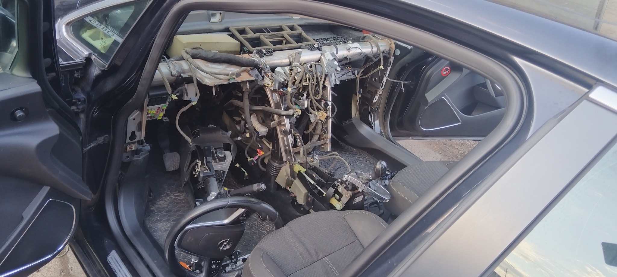 Wymiana parownika klimatyzacji. Pacjent ASTRA J