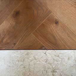 Łączenie bez listwowe przedpokoju i łazienki.