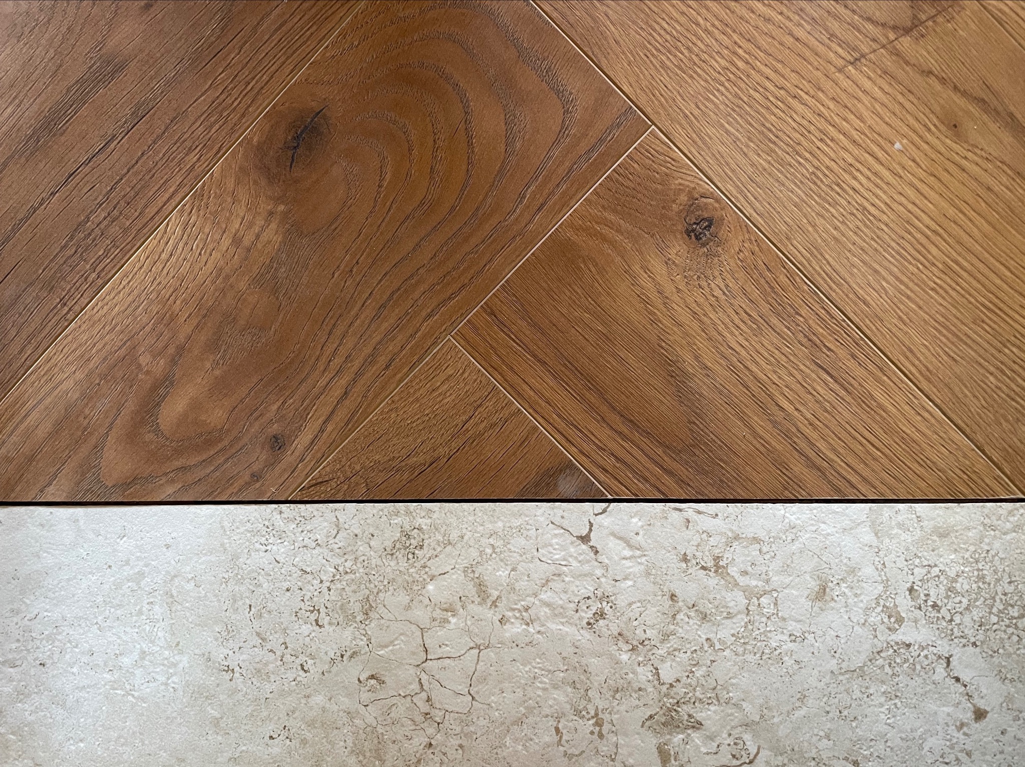 Łączenie bez listwowe przedpokoju i łazienki.