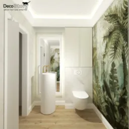 Nowoczesna łazienka z umywalką wolnostojącą, toaletą podwieszaną i tapetą w motywy roślinne, oświetlona lustrem z podświetleniem LED.