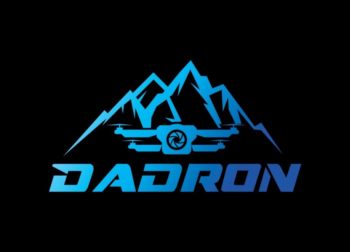 Niebieski logotyp firmy DADRON przedstawiający drona na tle gór, na czarnym tle.