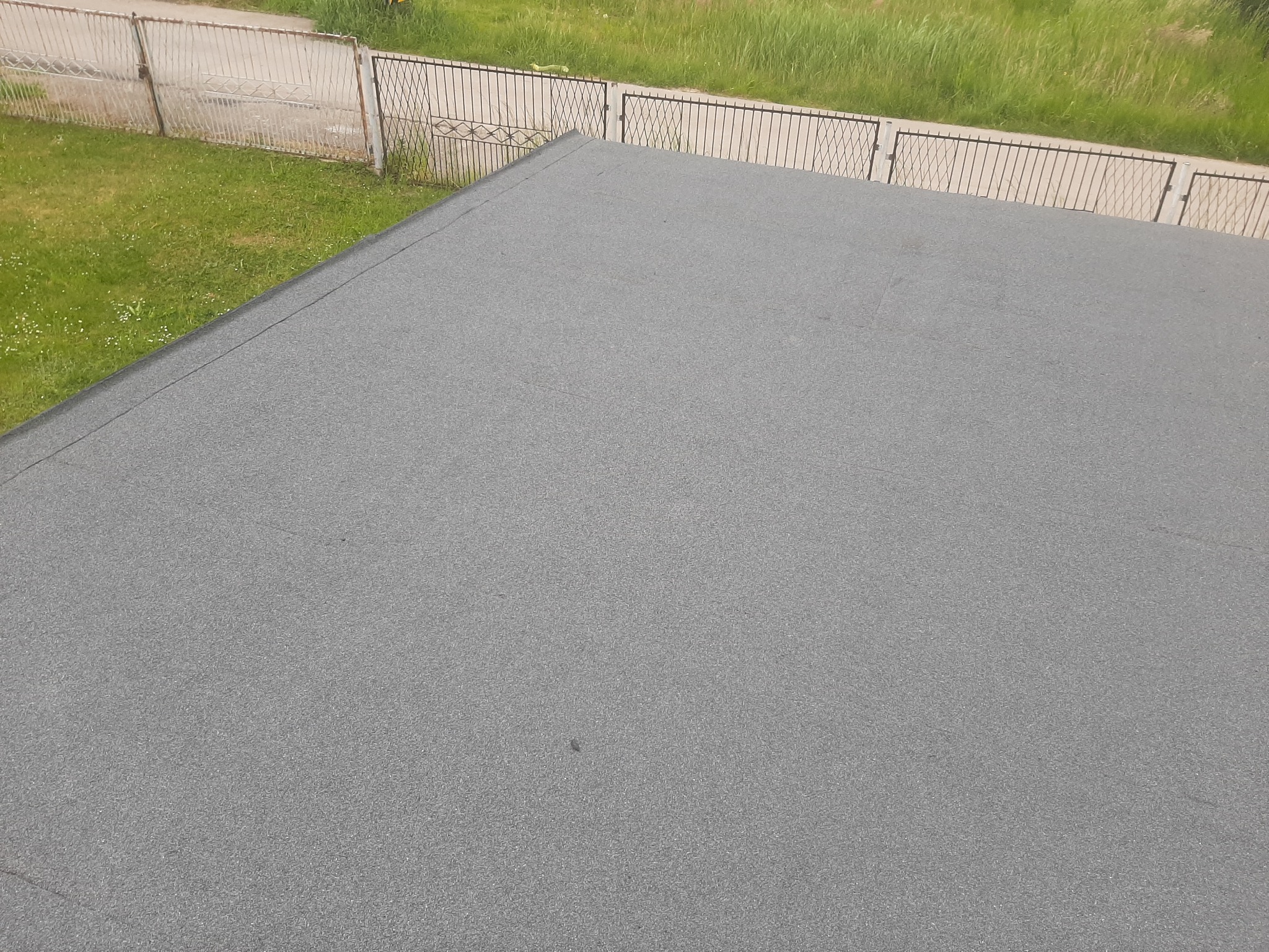 Garaz pokryty papa termo