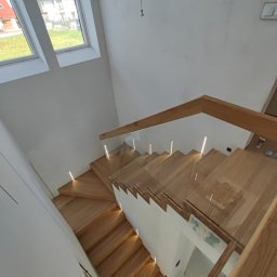 Oświetlenie schodów dom W Nieborowicach