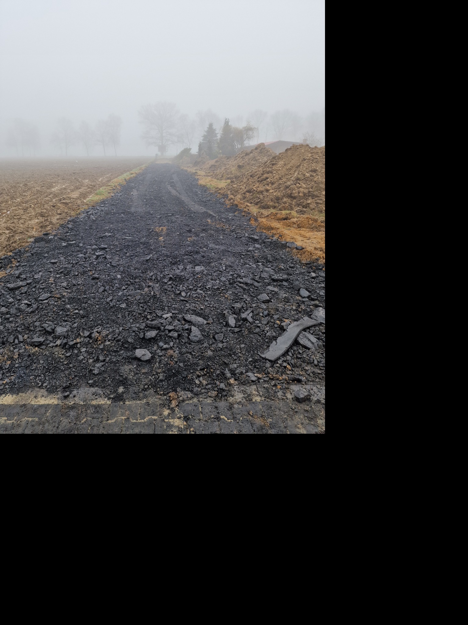 Wykonanie korytowania terenu pod drogę oraz utwardzenie.