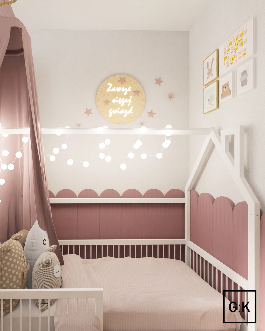 Wizualizacja pokoju dziecięcego w Suwałkach: białe łóżeczko z baldachimem w odcieniach różu, dekoracje ścienne z motywem gwiazd i zwierząt, ciepłe oświetlenie girlandą.