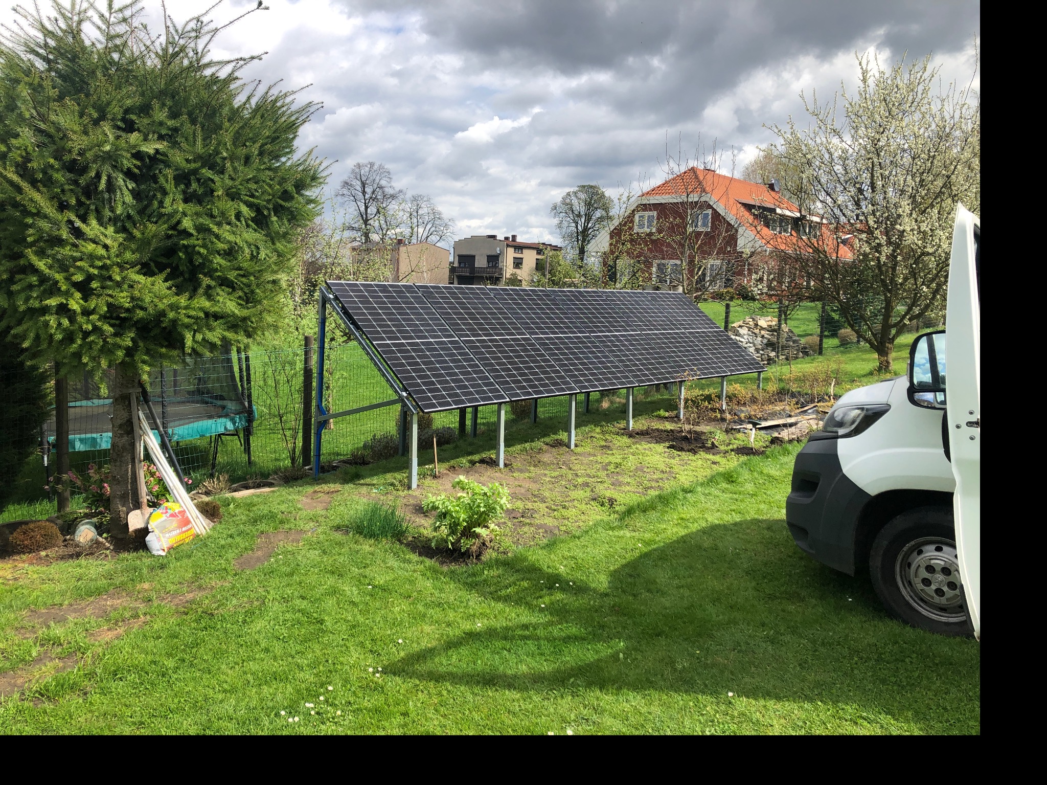 Tutaj mała instalacja 2,4kW na mikro inwerterze Homyles.