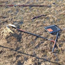 Zestaw ręczny do wykonywania otworów wiertniczych do 5 metrów głębokości.