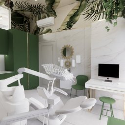 OMNIA DESIGN NATALIA ŁOŚ-MORGAŚ - Nowoczesny gabinet stomatologiczny z białym fotelem dentystycznym, zielonymi akcentami kolorystycznymi, marmurowymi ścianami i dekoracją roślinną na suficie.