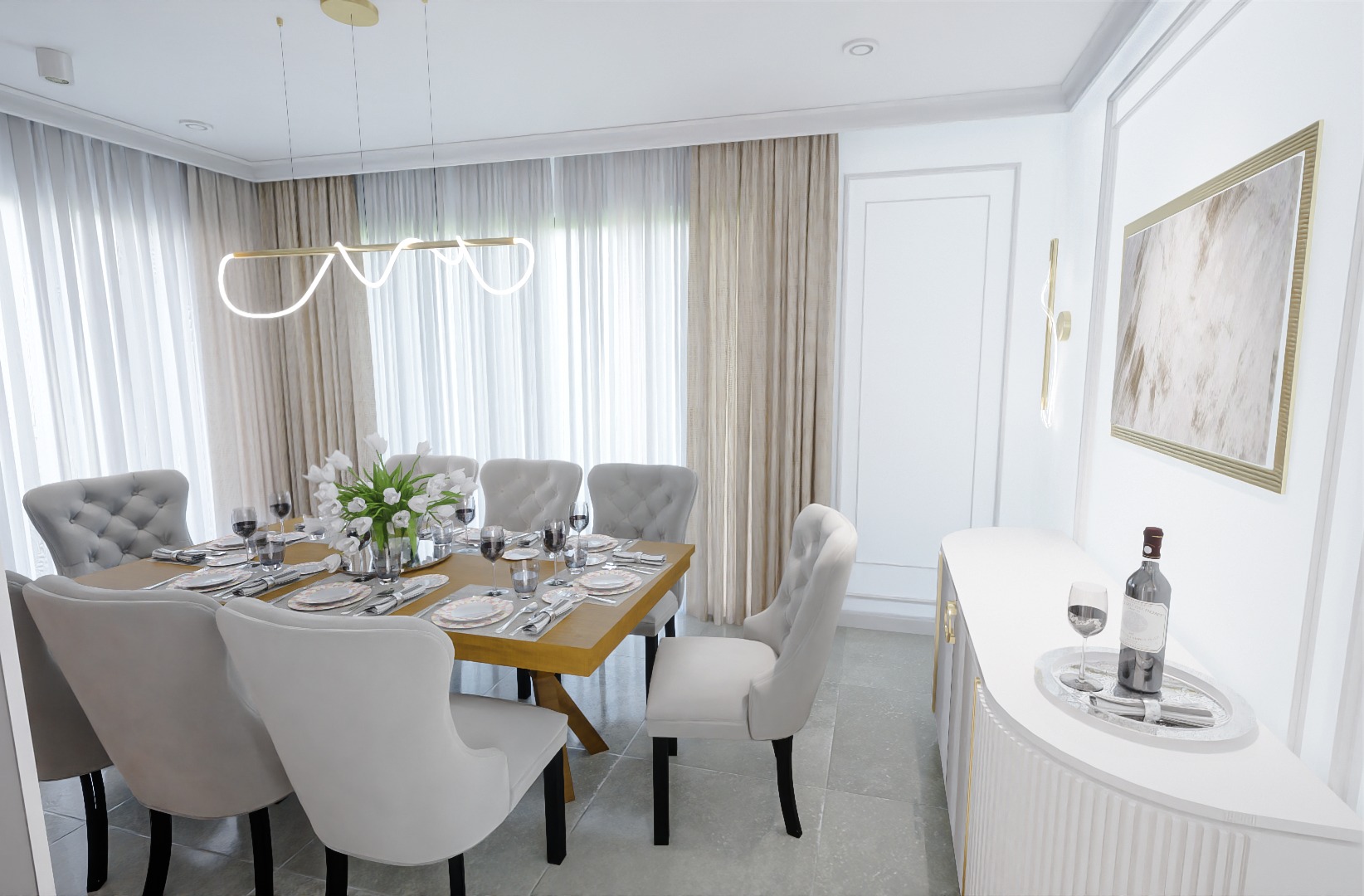 Elegancka jadalnia w jasnych barwach z drewnianym stołem, szarymi krzesłami z pikowaniem, nowoczesną lampą sufitową i białym kredensem z dekoracyjną butelką wina.