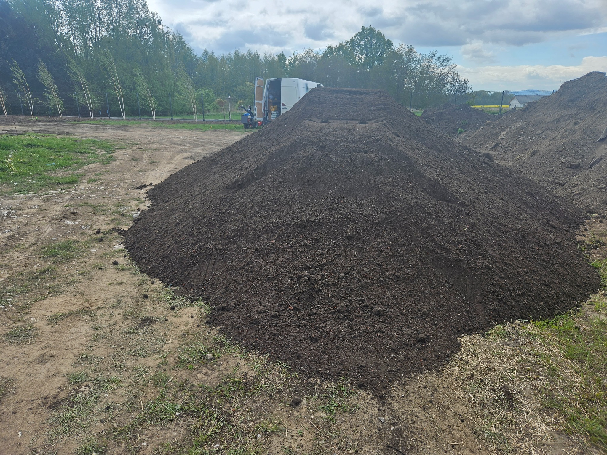 Ziemia ogrodowa dostarczona do klienta 25 ton.