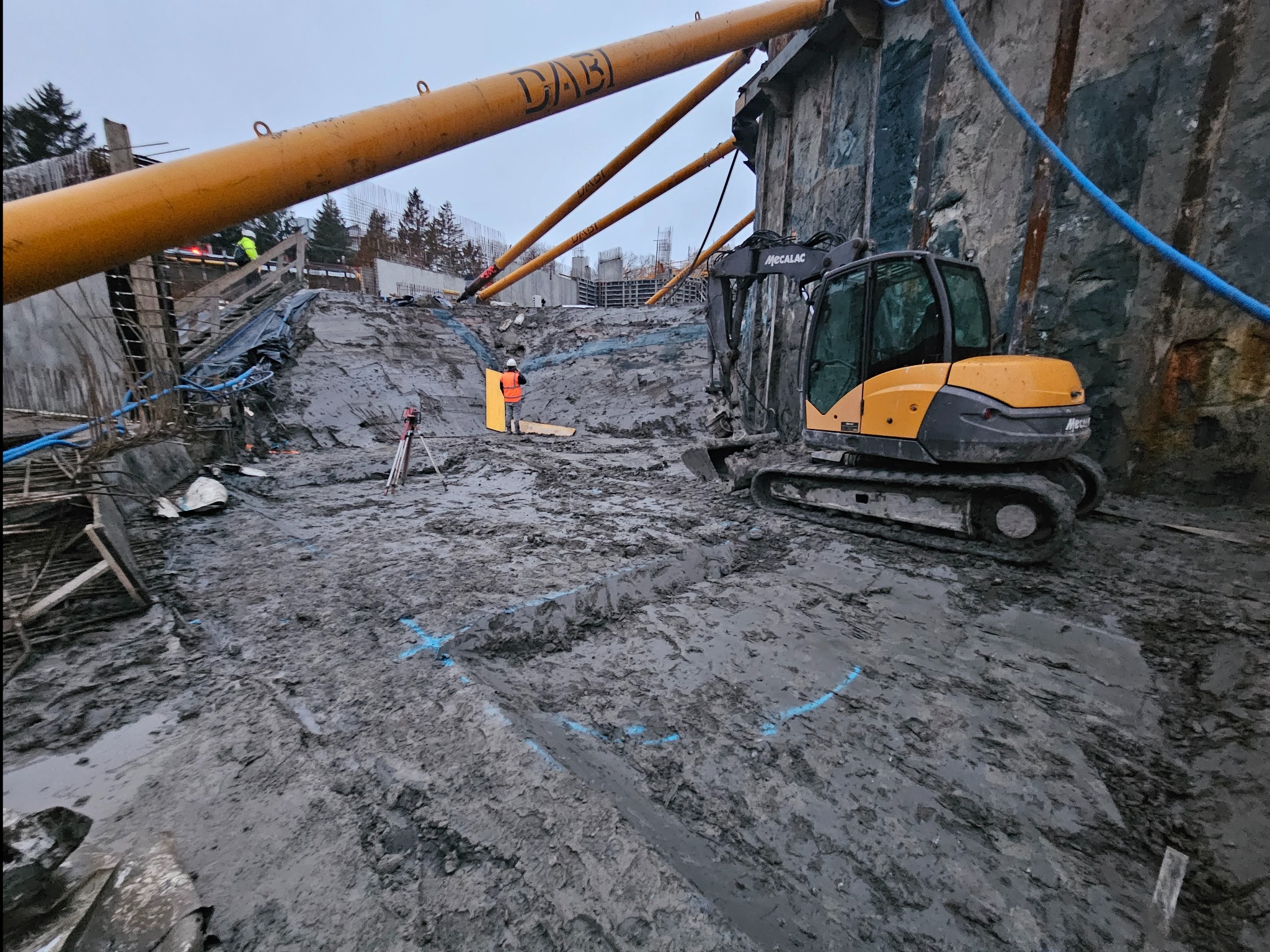 Niwelacja dna wykopu pod rozporami l.