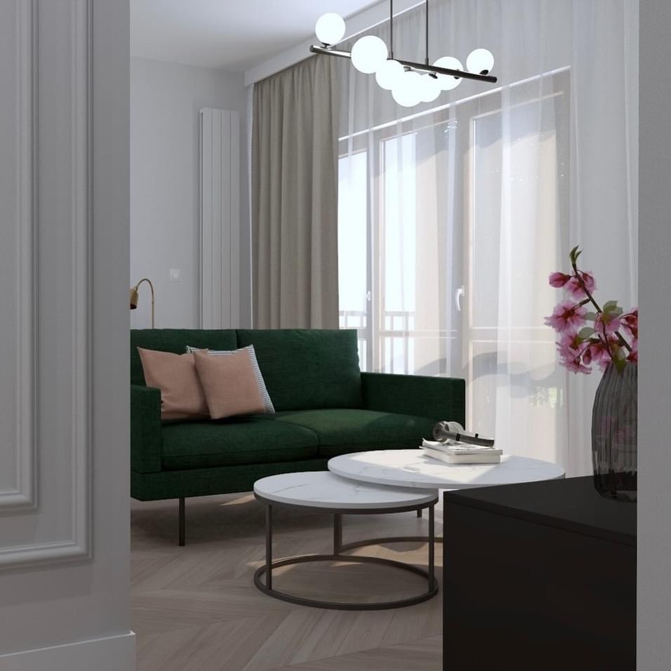 Nowoczesny salon z zieloną sofą, marmurowymi stolikami kawowymi i designerską lampą sufitową z kulistymi kloszami, widok przez otwarte drzwi.