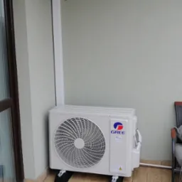 Klimatyzator Lomo Luxury Plus jednostka zewnętrzna.