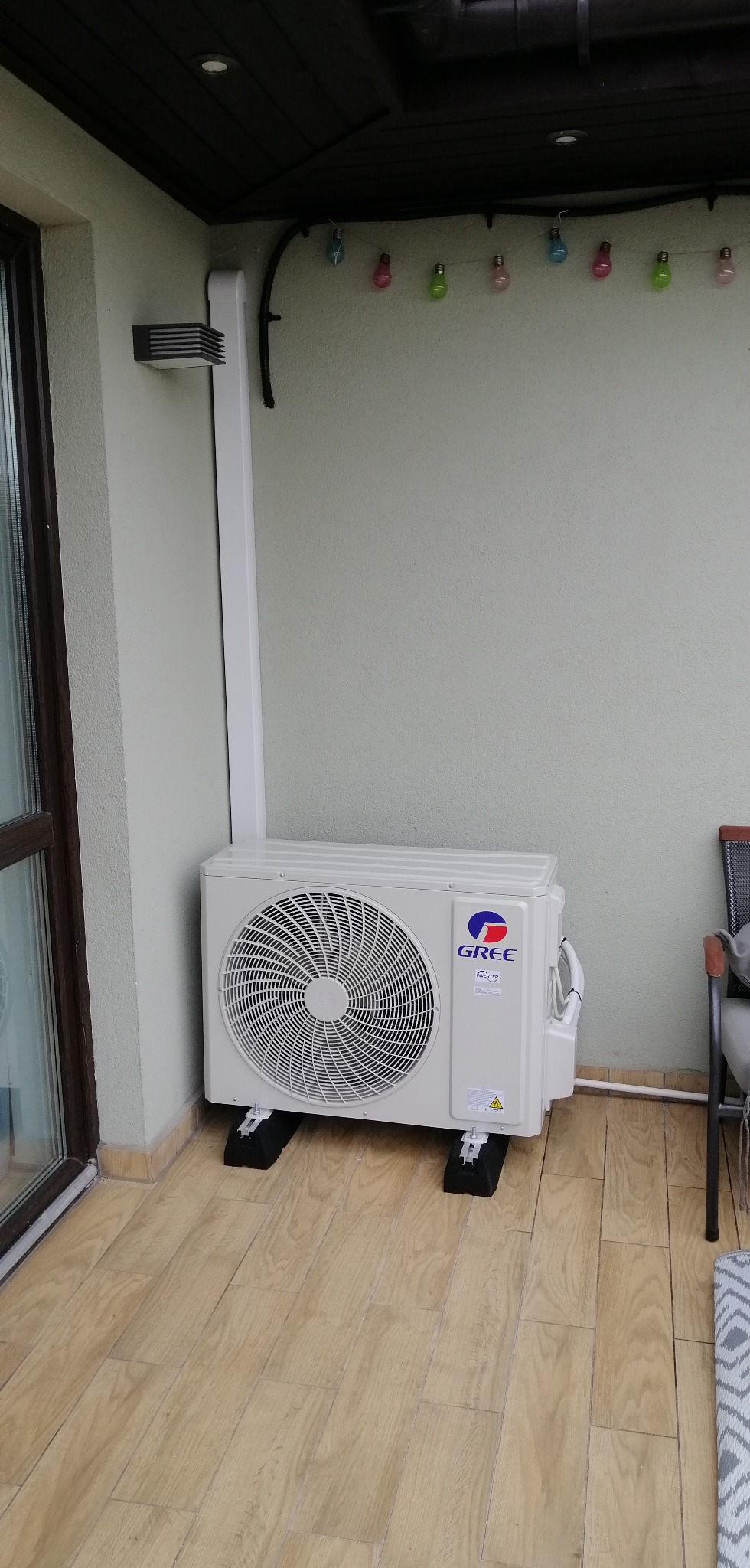 Klimatyzator Lomo Luxury Plus jednostka zewnętrzna.