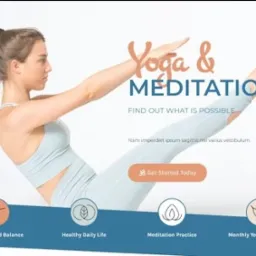 Projekt strony internetowej z motywem jogi i medytacji, prezentujący kobietę w pozycji łódki na tle minimalistycznego designu z pastelowymi kolorami i ikonami nawiązującymi do zdrowego stylu życia.
