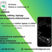 Reklama serwisu urządzeń elektronicznych z adresem w Otwocku, prezentująca uszkodzony telefon z pękniętym ekranem na zielonym tle.