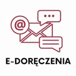 Grafika wektorowa przedstawiająca kopertę z symbolem @, otoczoną dwiema dymkami czatu, z napisem 'E-DORĘCZENIA' poniżej, wszystko w kolorach bordowym i czarnym na białym tle.