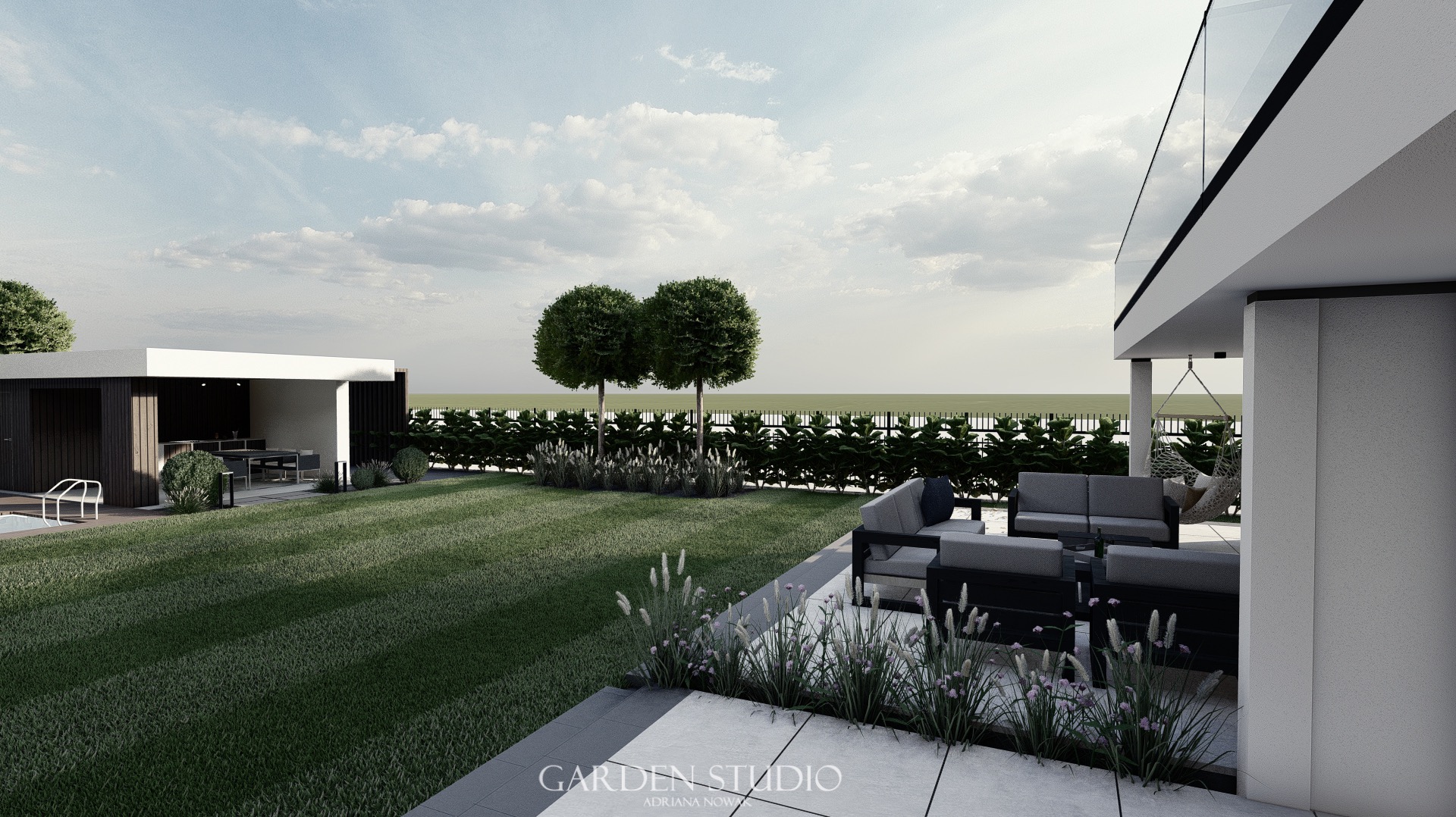 Wizualizacja ogrodu z nowoczesnym domem, trawnikiem, dwoma kulistymi drzewami i altaną z grillem. Na pierwszym planie taras z meblami ogrodowymi i ozdobnymi trawami.