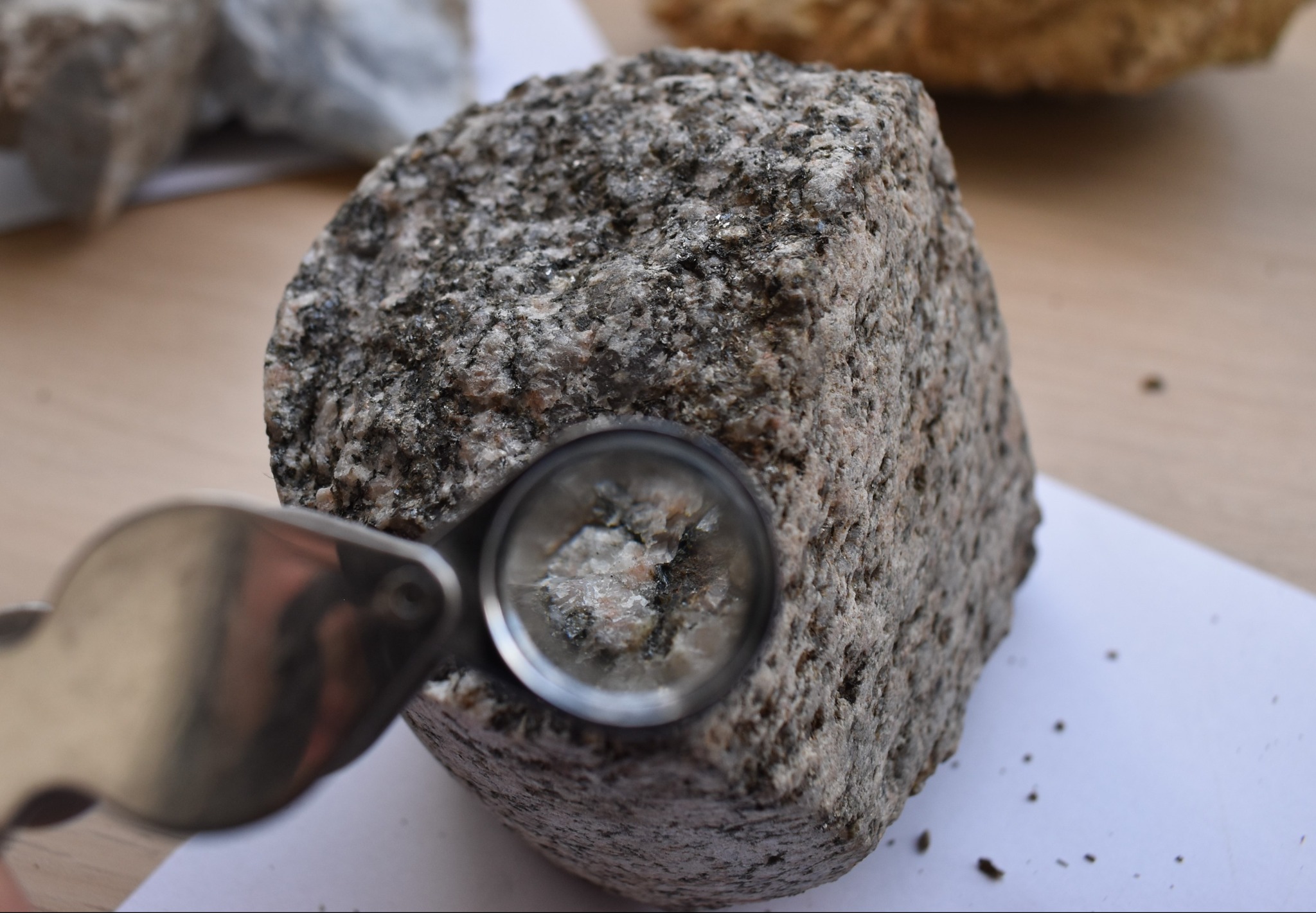 Kwarc przez lupę jubilerską