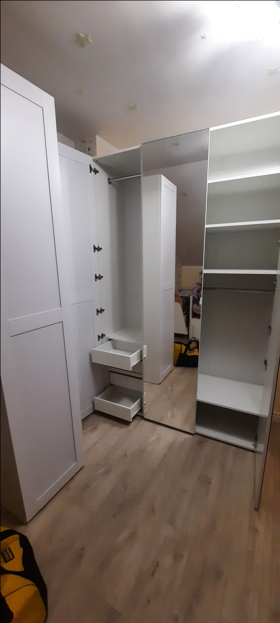 Witam na sama myśl o składaniu mebli boli cię głowa..? Skontaktuj się ze