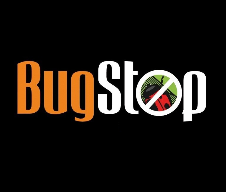 Logo firmy BugStop: pomarańczowy napis 'Bug' i biały napis 'Stop' z przekreśloną biedronką na czarnym tle.