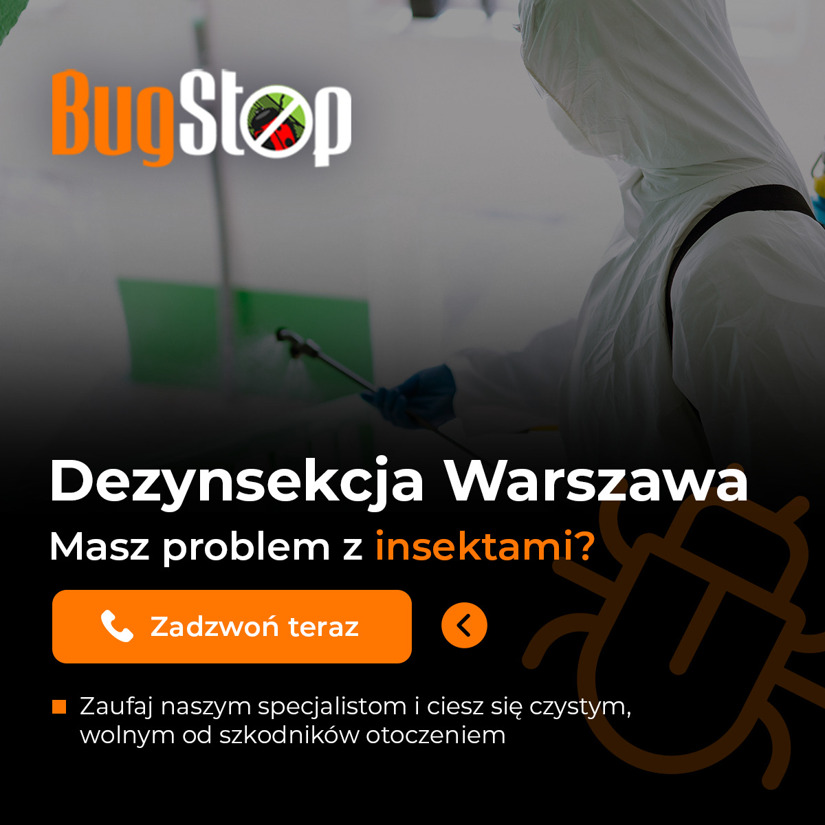 Dezynsekcja: Osoba w kombinezonie ochronnym opryskuje powierzchnię, logo firmy BugStop i napis Dezynsekcja Warszawa. Zaufaj specjalistom i ciesz się czystym otoczeniem.