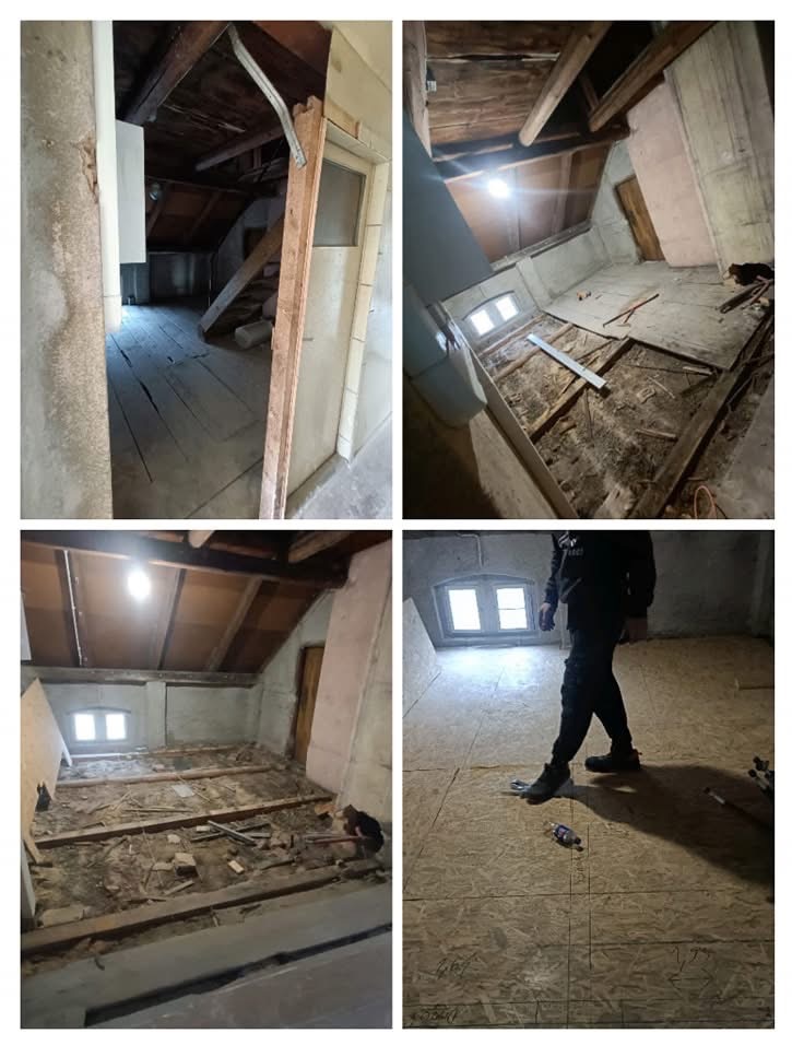 Cztery ujęcia poddasza w trakcie remontu: widoczne odsłonięte drewniane belki stropowe, stare deski podłogowe, nowe płyty OSB, okno dachowe i fragment osoby w czarnym ubraniu.