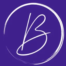 Grafika przedstawia białe, stylizowane litery 'B' w okręgu z efektem pędzla na jednolitym fioletowym tle.