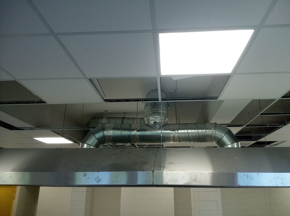 Gastronomiczna- mechaniczna instalacja wentylacyjna w stołówce szkolnej