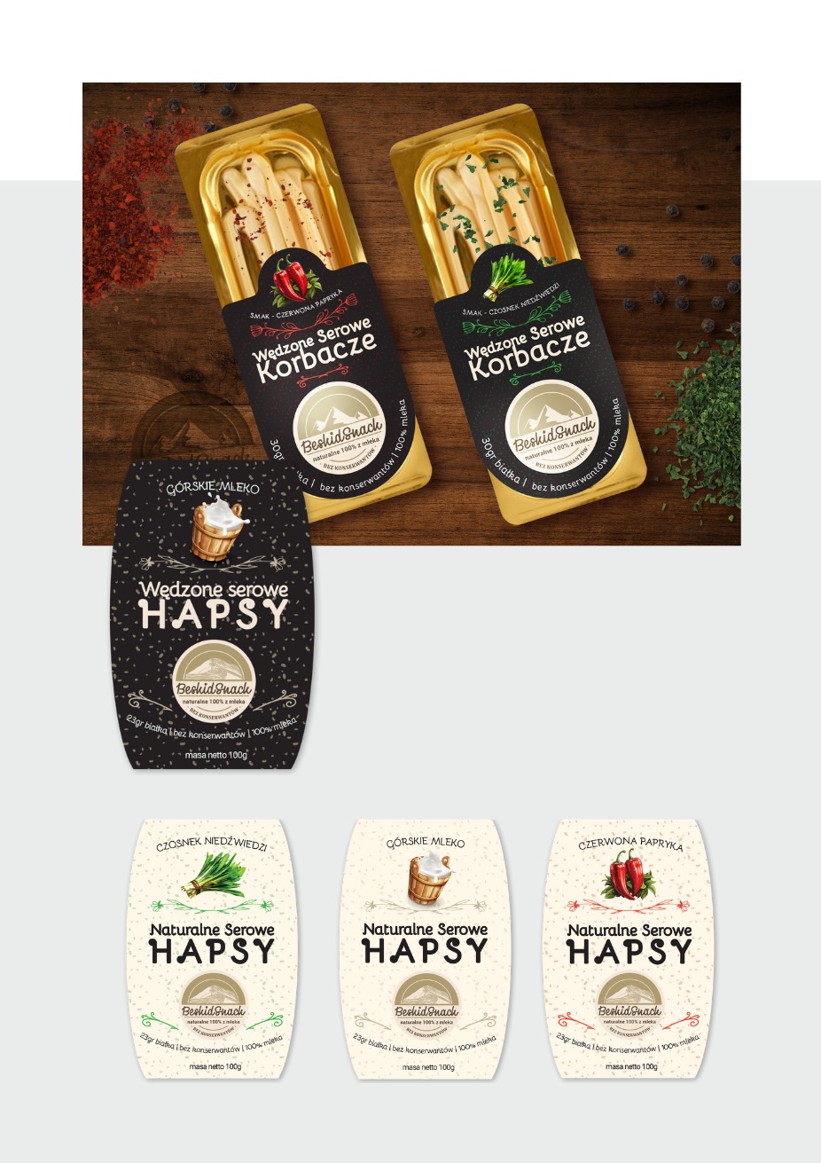 Wizualizacja graficzna serów wędzonych Beskid Snack: Korbacze z papryką i czosnkiem niedźwiedzim oraz Hapsy z różnymi smakami na drewnianym tle z przyprawami.