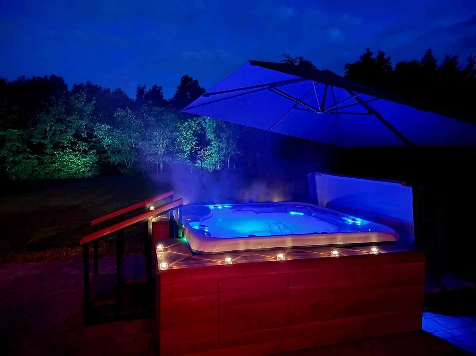 Obudowa jacuzzi z wbudowanymi szafkami